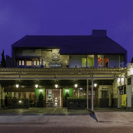Dhanesvara Holistic Unique Homestay Wonotjolo Exterior foto